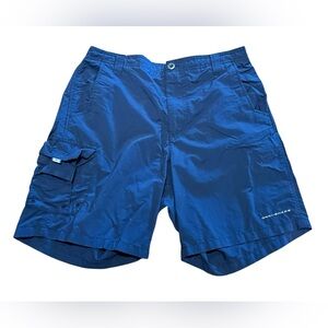 Columbia PFG men’s Medium Navy Blue Cargo Omni- Shade Shorts with 7.5 Inseam